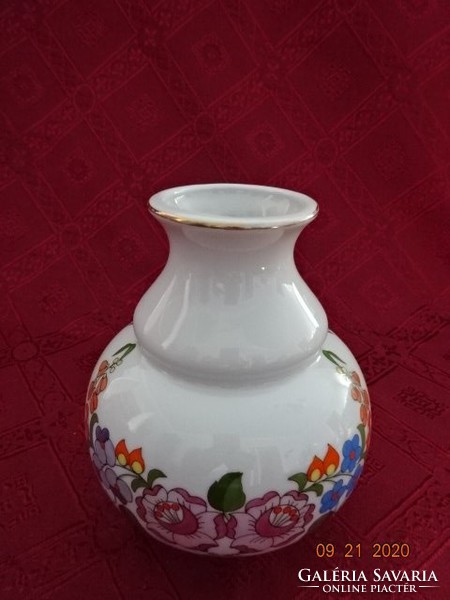Kalocsai porcelán, kézzel festett váza, magassága 13,5 cm. Vanneki Jókai