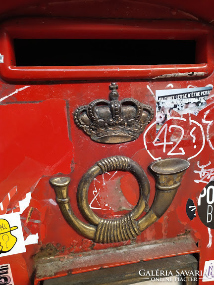 Antik postaláda piros posta láda Belga királyi címerrel kulcsával
