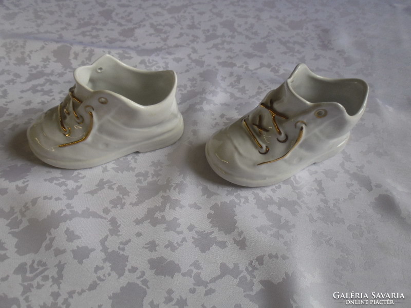 Aquincumi aranyfűzős cipő