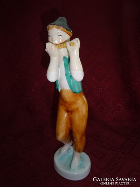 Bodrogkeresztúri figurális szobor, furulyázó fiú, 24 cm magas. Vanneki!Jókai.