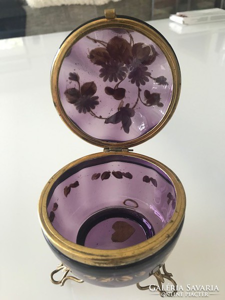 Antique hand-painted purple glass bonbonier in a gilded copper frame, 9 cm high