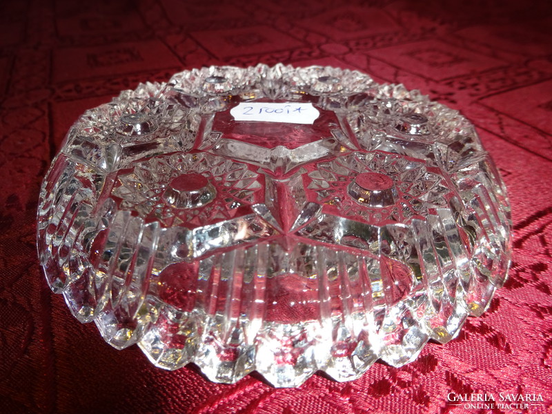Glass bowl, center of the table, diameter 11 cm. He has!