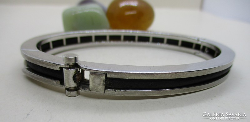 Special, elegant rubber silver unisex bracelet
