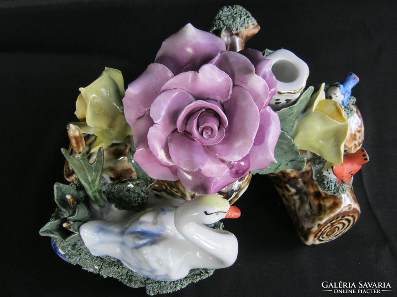 Hatalmas jelzett porcelán rózsás hattyús asztaldísz gyertyatartó