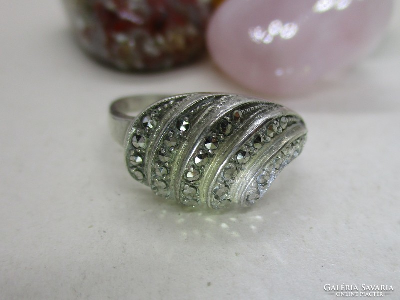 Very nice silver ring with marcasite stones