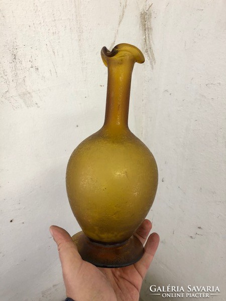 Régi üveg váza, 26 cm magasságú, hibátlan állapotban.