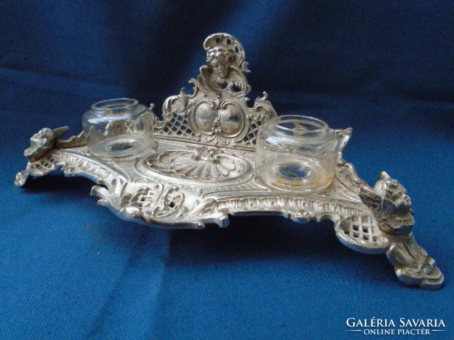 Antique calamari table set with Scandinavian royal insignia still a curiosity among calamari