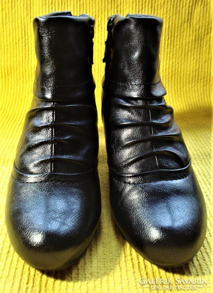 Black leather lined ankle boots (size 37)