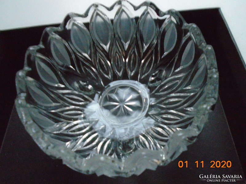 Etched with polished patterns, 3 small feet, zigzag edge, deep glass decorative bowl