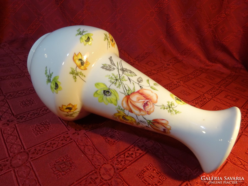 Kőbányai magyar  porcelán, rózsa mintás váza, magassága 26,5 cm. Vanneki!