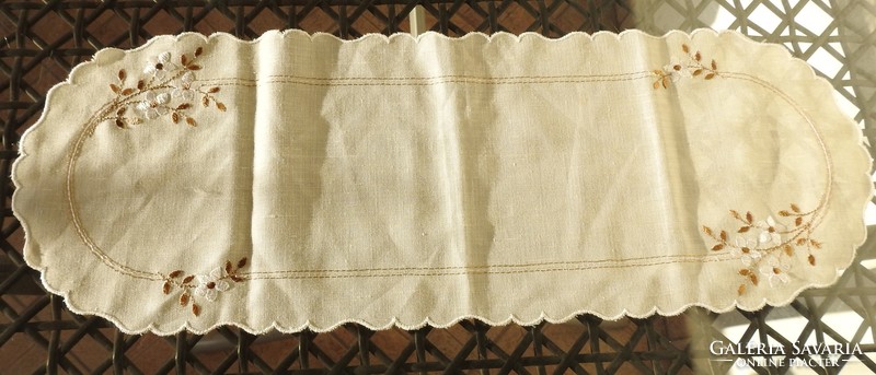 Embroidered brown tablecloth 57 cm * 20 cm