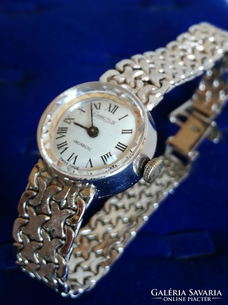 Swiss women's exactus 750 / 18 carat white gold wristwatch with mechanical mechanism.