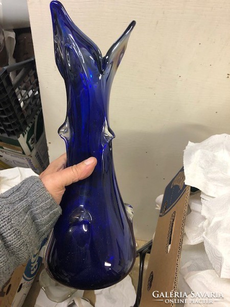  ​Üveg váza, szecessziós, 30 cm nagyságú, anyagában festett, hibátlan.