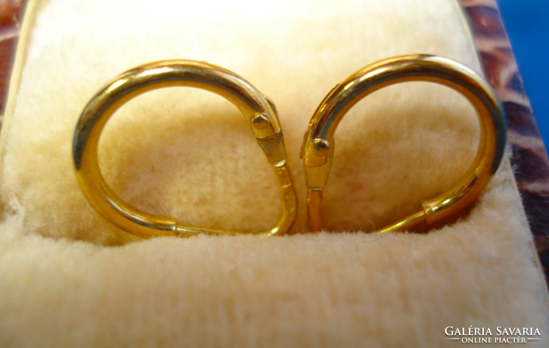 Pair of gold hoop earrings (18k)