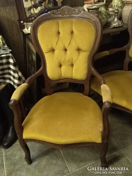 Neobarokk karos székek.