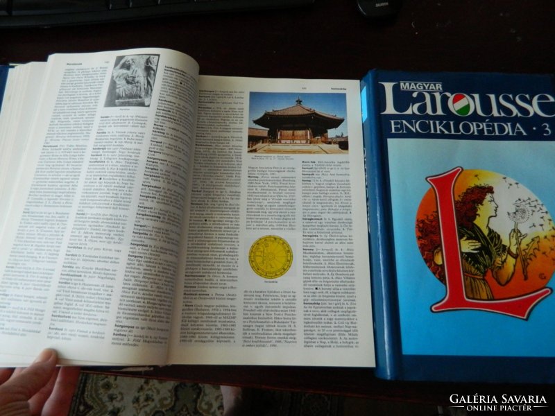 Larousse enciklopédia kötetek