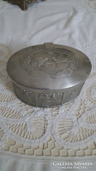 Oval pewter jewelry box with a pair of pigeons on top