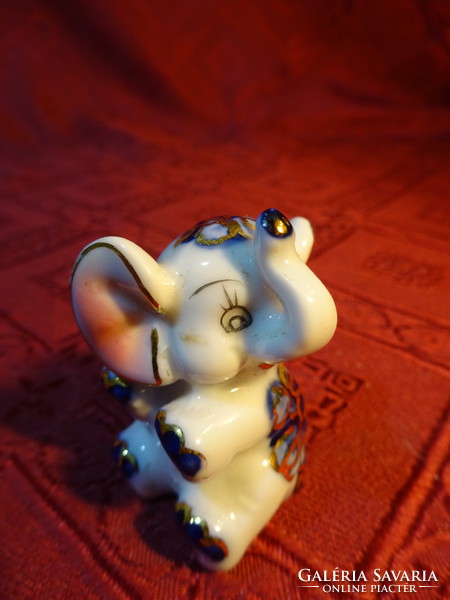 EM & EM exkluzív német porcelán elefánt, magassága 4,5 cm. Vanneki!