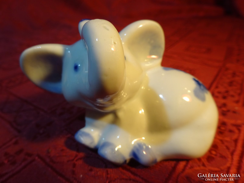 Német porcelán elefánt,  kék díszítéssel, hossza 9 cm. Vanneki!