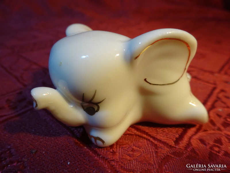 German porcelain, little elephant lying on its stomach. Length 6 cm. He has!