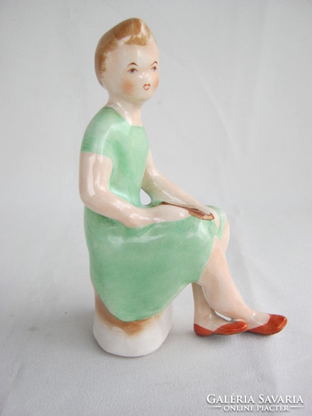 Bodrogkeresztúr ceramics reading girl