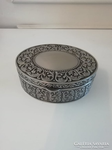 Tinned oval jewelry box