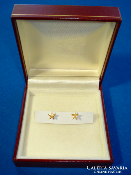 Pair of gold, star-shaped earrings (18k)