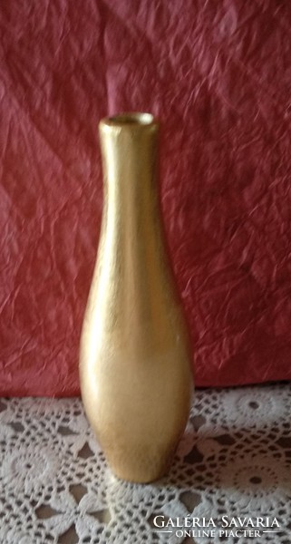 21 cm váza, kerámia valószínűleg, arany színű, ajánljon!