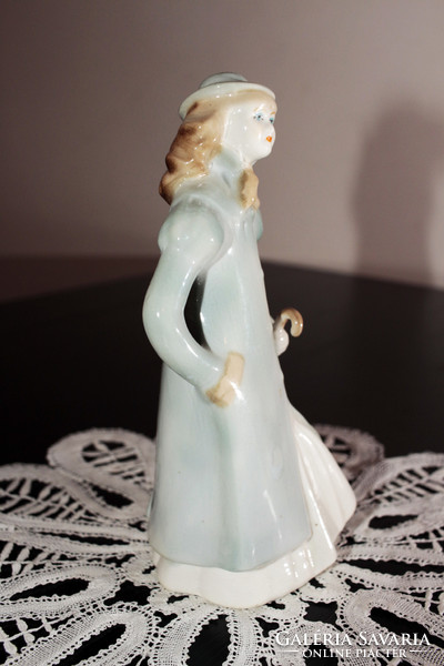 Alba Julia/Gyulafehérvár Porcelán figura. Hölgy esernyővel, múlt század eleje