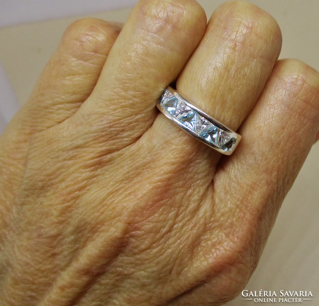 Szép ezüst gyűrű akvamarinkék és fehér církónia kövekkel