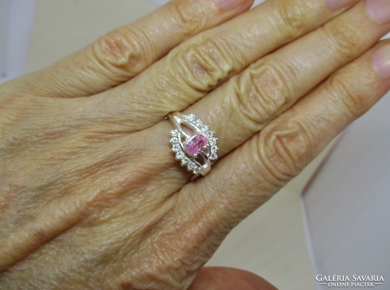 Csodás ezüst gyűrű rózsaszín és fehér církónia kövekkel 