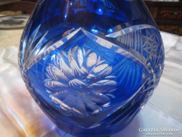 Csiszolt , kék ólom kristály váza  16 x 22 cm