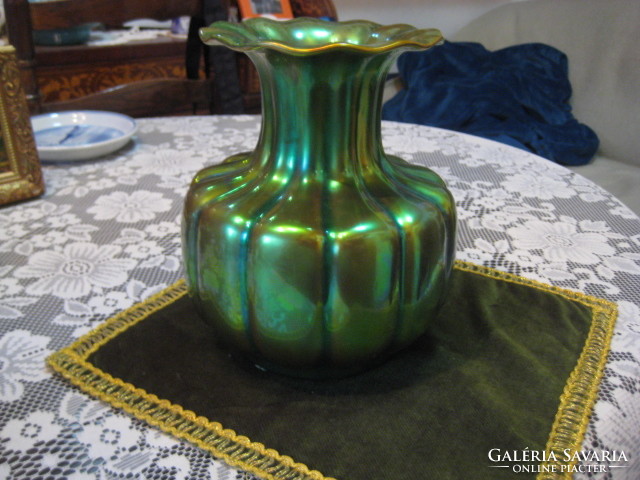 Zsolnay eozin fluted vase, 17 x 20 cm