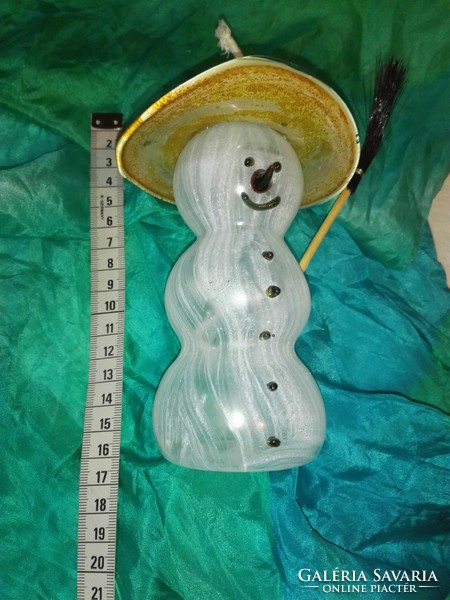 Üvegfújással formázással készült hóember mécses.