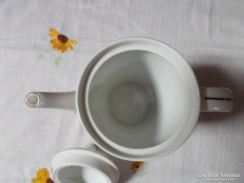Hollóházi porcelán, sárga rózsás kávéskészlet, mokkás-készlet: kiöntők, cukortartó, csésze alátéttel