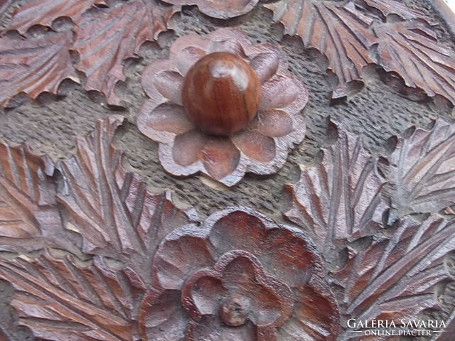 Oak leaf carved chest-box-storage - flawless spectacular piece.