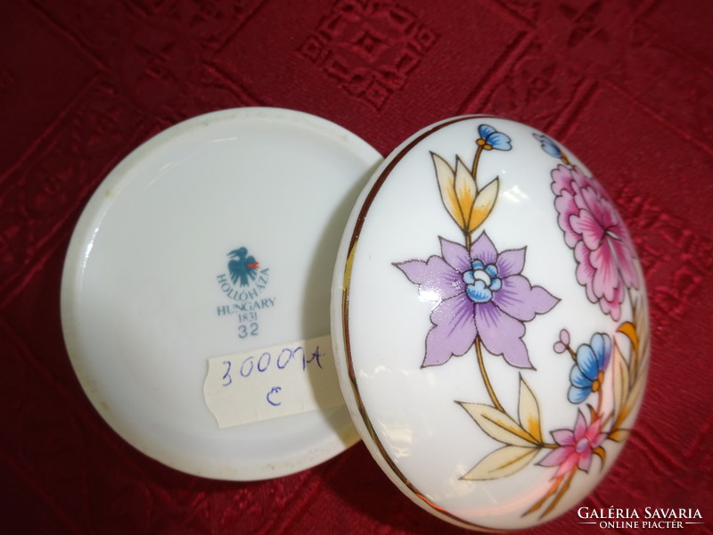 Ravenhouse porcelain, round bonbonier. It is 7.5 cm in diameter and 3.5 cm high. He has!