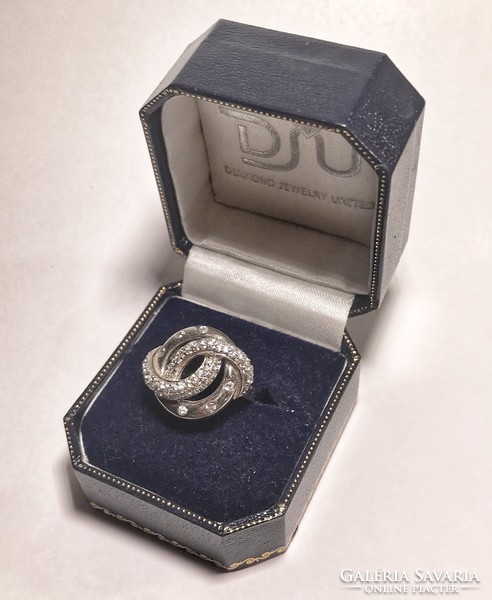 Pretty silver ring with zircon stones