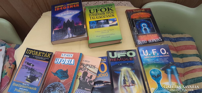 9 + 1 db UFO-könyv gyüjtemény (10 db)