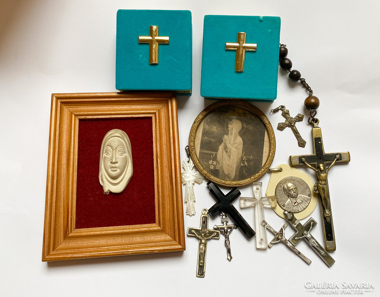 Miscellaneous religious objects ...