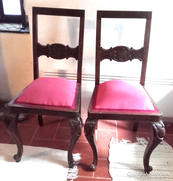 Antik barokk faragott támlás és faragott lábú kárpitozott szék , 2 db  egyben eladó
