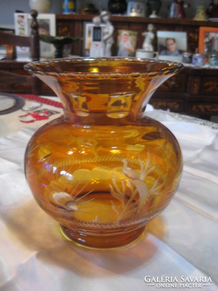 Polished glass vase in yellowish-brown color, flawless, beautiful condition 15 x 17.5 cm