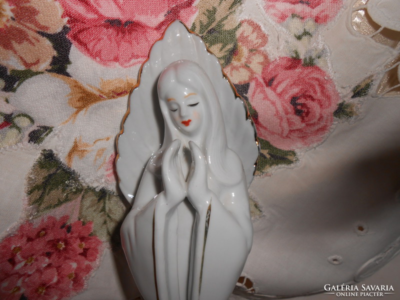 Porcelain angel statue 24 cm.