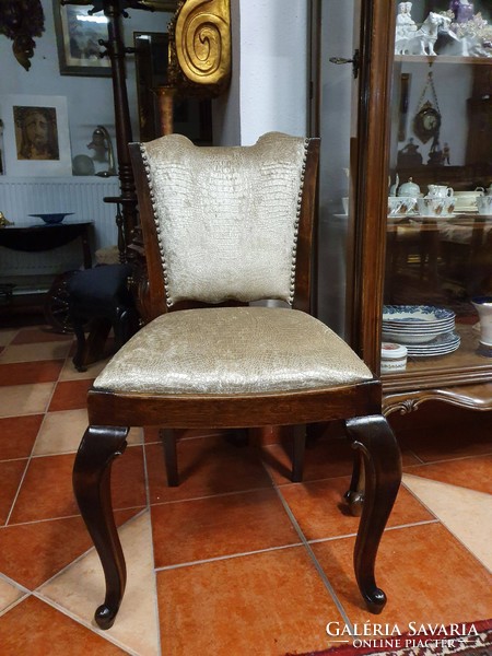 4 db restaurált antik kárpitos szék 