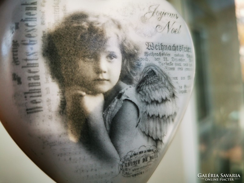 Angelic heart-shaped bonbonier