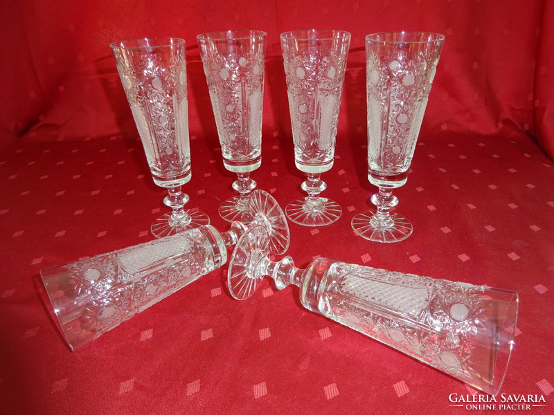 Crystal glass champagne glass with beautiful grinding, height 18 cm. He has!