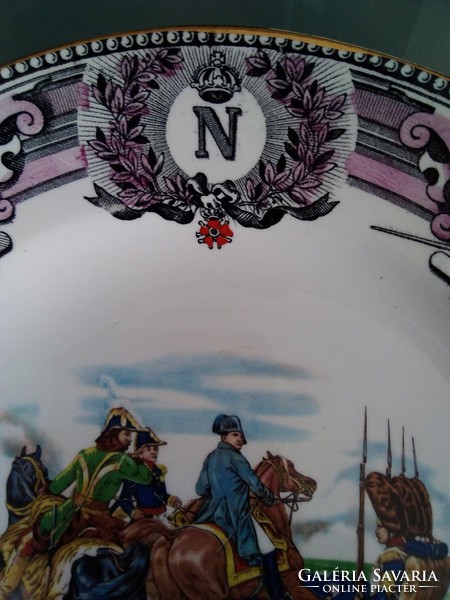 Belga Boch La Louviére cég által készített fajansz tányér Napóleon győzelméről.