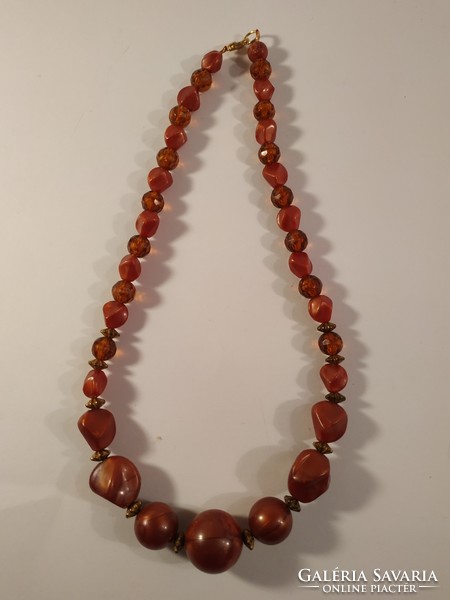 Retro amber plastic necklace (398)