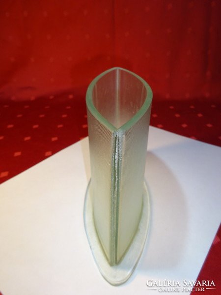 Ovális formájú üveg váza, magassága 12 cm, hossza 17 cm. Vanneki!