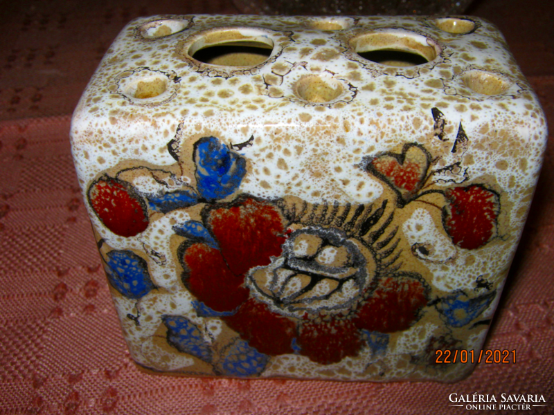 Ceramic ikebana craftsman